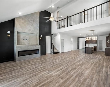1812 Pecos Drive - Photo Thumbnail 7