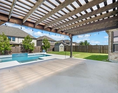 1812 Pecos Drive - Photo Thumbnail 32