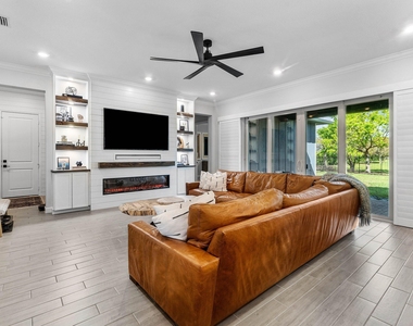 981 Castaway Court - Photo Thumbnail 9