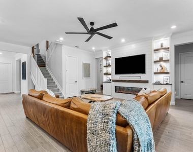 981 Castaway Court - Photo Thumbnail 11