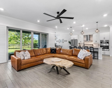 981 Castaway Court - Photo Thumbnail 8