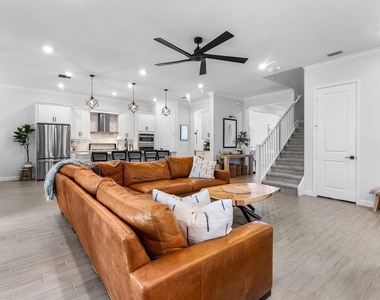 981 Castaway Court - Photo Thumbnail 7