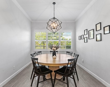 981 Castaway Court - Photo Thumbnail 14