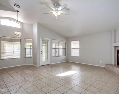 12715 W Cambridge Avenue - Photo Thumbnail 7