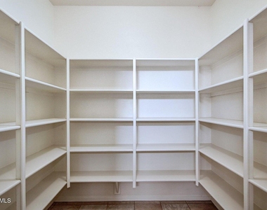 12715 W Cambridge Avenue - Photo Thumbnail 22