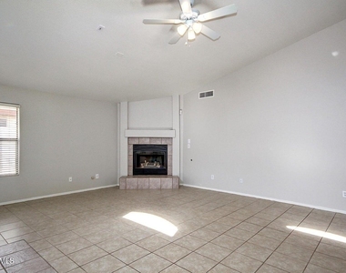 12715 W Cambridge Avenue - Photo Thumbnail 8