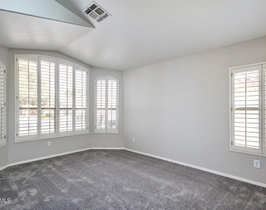 12715 W Cambridge Avenue - Photo Thumbnail 5