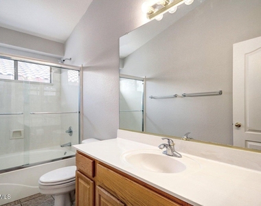 12715 W Cambridge Avenue - Photo Thumbnail 14