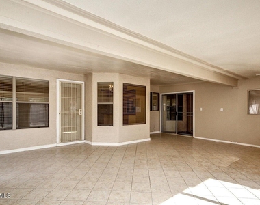 12715 W Cambridge Avenue - Photo Thumbnail 25