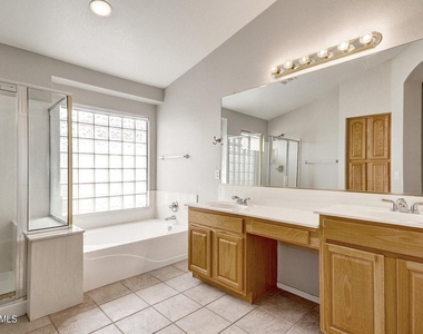 12715 W Cambridge Avenue - Photo Thumbnail 20