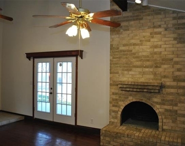720 Ash Street - Photo Thumbnail 3