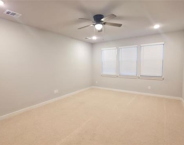 421 Tuscany Drive - Photo Thumbnail 12