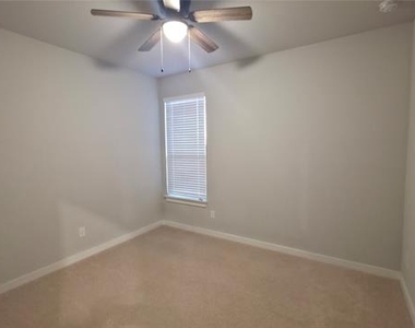 421 Tuscany Drive - Photo Thumbnail 13