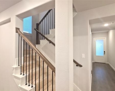 421 Tuscany Drive - Photo Thumbnail 11