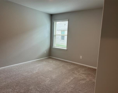 1416 Avalon Court - Photo Thumbnail 7