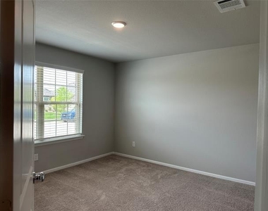 1416 Avalon Court - Photo Thumbnail 3