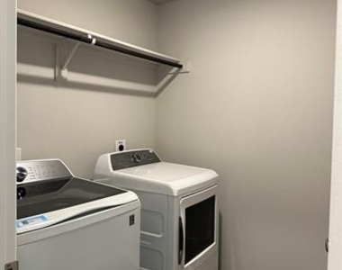 1416 Avalon Court - Photo Thumbnail 9