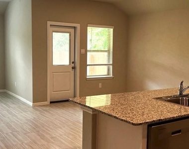 333 Wildrose Circle - Photo Thumbnail 3