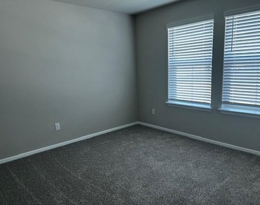 333 Wildrose Circle - Photo Thumbnail 10