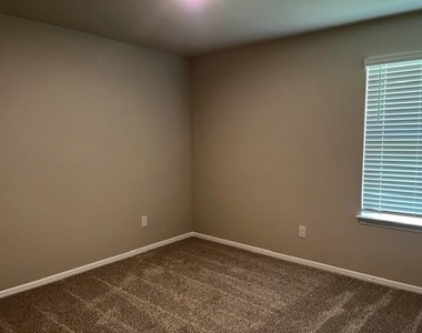 333 Wildrose Circle - Photo Thumbnail 8