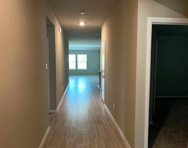 333 Wildrose Circle - Photo Thumbnail 2