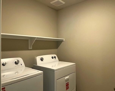 333 Wildrose Circle - Photo Thumbnail 7
