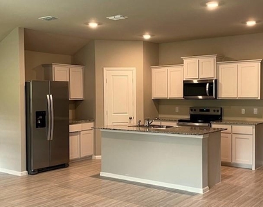 333 Wildrose Circle - Photo Thumbnail 4