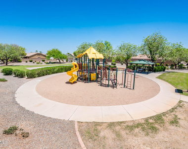 17429 W Watson Lane - Photo Thumbnail 6