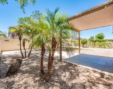 17429 W Watson Lane - Photo Thumbnail 4