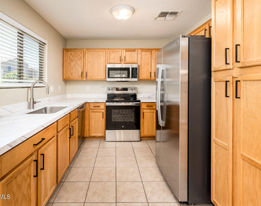 17429 W Watson Lane - Photo Thumbnail 12