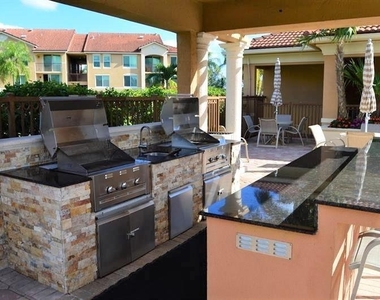 317 Villa Circle - Photo Thumbnail 8