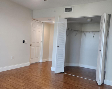 317 Villa Circle - Photo Thumbnail 12