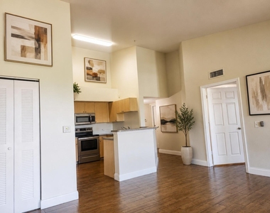 317 Villa Circle - Photo Thumbnail 5