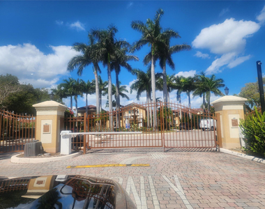317 Villa Circle - Photo Thumbnail 15