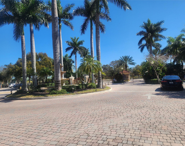 317 Villa Circle - Photo Thumbnail 4