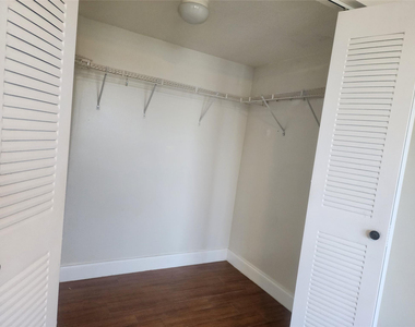 317 Villa Circle - Photo Thumbnail 11