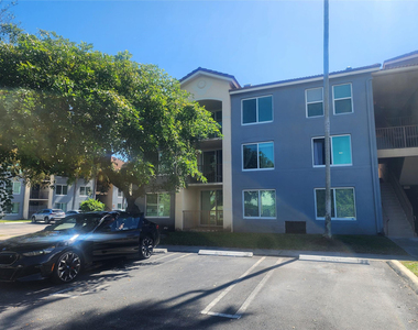 317 Villa Circle - Photo Thumbnail 2