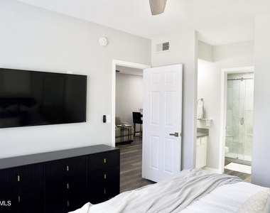 1825 W Ray Road - Photo Thumbnail 8