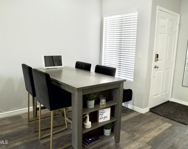 1825 W Ray Road - Photo Thumbnail 5