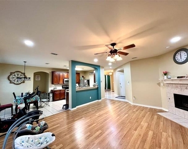 902 Rockton Drive - Photo Thumbnail 4