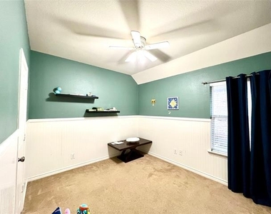 902 Rockton Drive - Photo Thumbnail 13