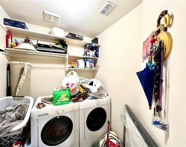 902 Rockton Drive - Photo Thumbnail 16