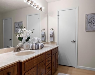 329 Stratford Drive - Photo Thumbnail 14