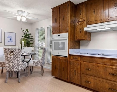 329 Stratford Drive - Photo Thumbnail 9