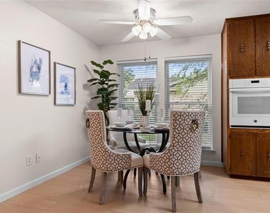 329 Stratford Drive - Photo Thumbnail 8