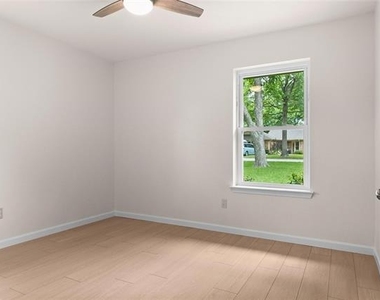 329 Stratford Drive - Photo Thumbnail 16