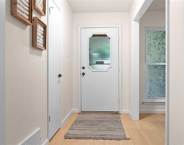 329 Stratford Drive - Photo Thumbnail 15