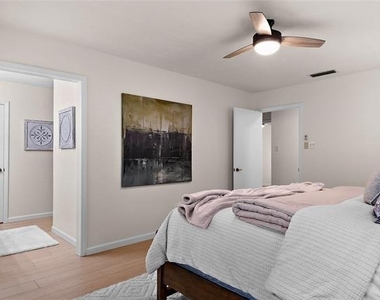 329 Stratford Drive - Photo Thumbnail 13