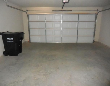 7702 Grant Lane - Photo Thumbnail 6