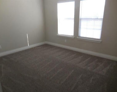 7702 Grant Lane - Photo Thumbnail 8